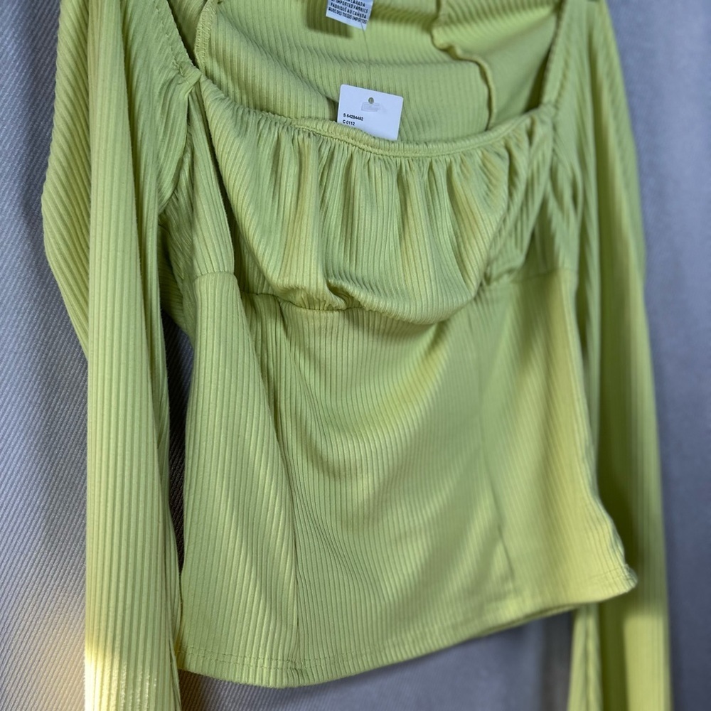 NWT Urban Outfitters Hallie Ribbed Peasant Crop w/Bell Sleeves - Medium in Lime - Picture 3 of 14